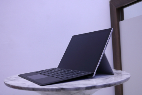 Surface Pro 2017 ( i5/8GB/256GB ) + Type Cover 5